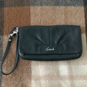 *LIKE NEW* Black leather Coach clutch